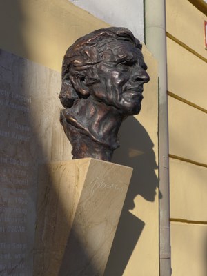 Busta Jozefa Kronera  na Hviezdoslavovom námestí v Bratislave.